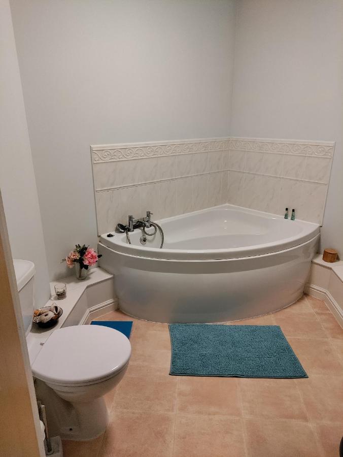 Double Room In A Top Floor Shared Apartment Northampton Exterior photo